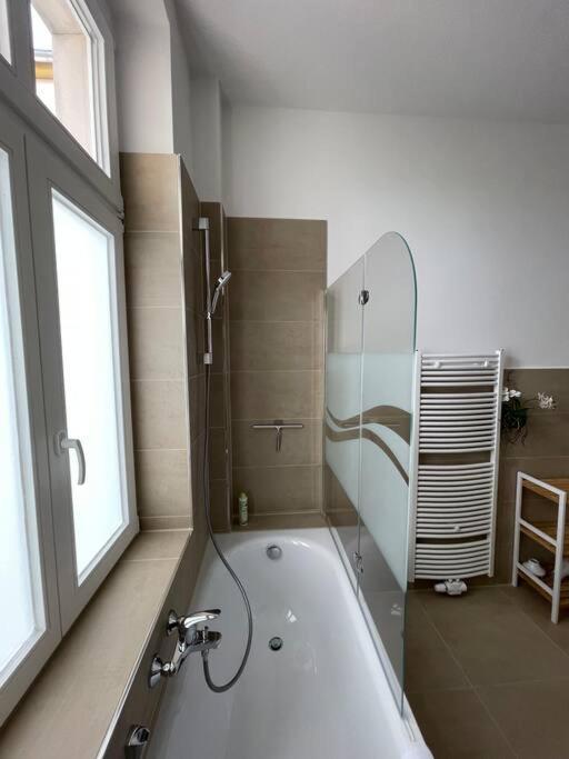Lucky Stays Ls10 - Vollausstattung - Zentrum - Aufzug - Grosse Kueche - 2 Zimmer - Smart-Tv Maagdenburg Buitenkant foto