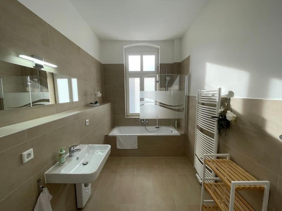 Lucky Stays Ls10 - Vollausstattung - Zentrum - Aufzug - Grosse Kueche - 2 Zimmer - Smart-Tv Maagdenburg Buitenkant foto