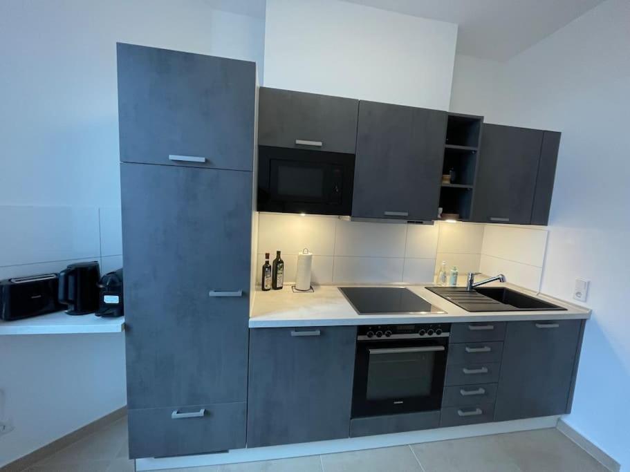 Lucky Stays Ls10 - Vollausstattung - Zentrum - Aufzug - Grosse Kueche - 2 Zimmer - Smart-Tv Maagdenburg Buitenkant foto